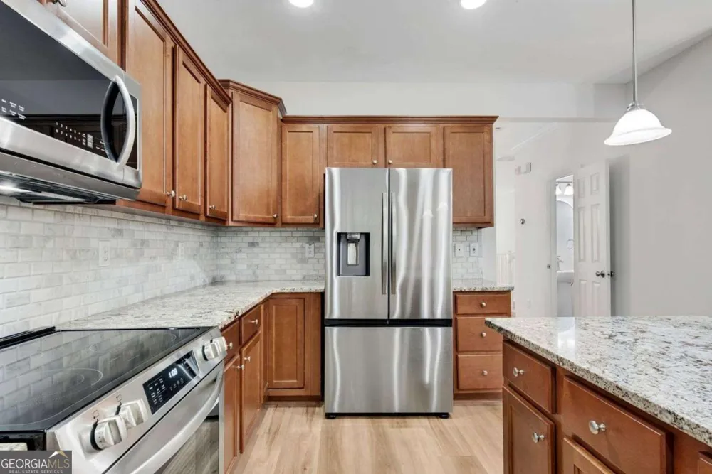 1806 Waters Edge TRL Roswell, GA 30075