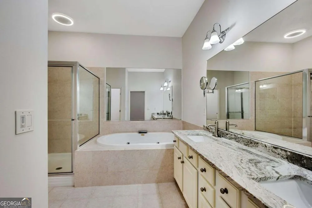 1806 Waters Edge TRL Roswell, GA 30075