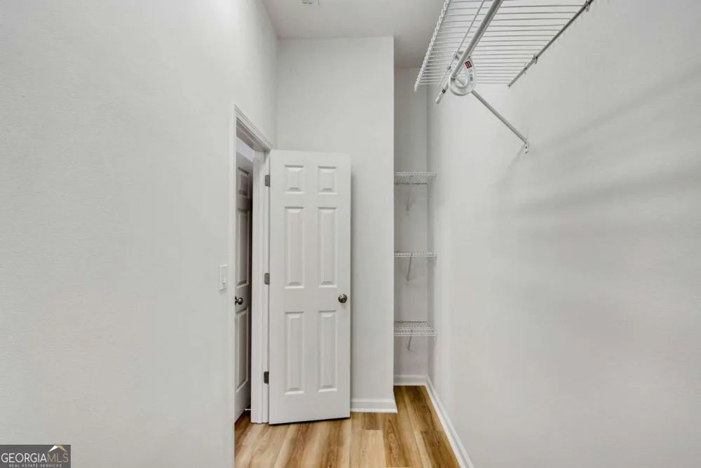 1806 Waters Edge TRL Roswell, GA 30075