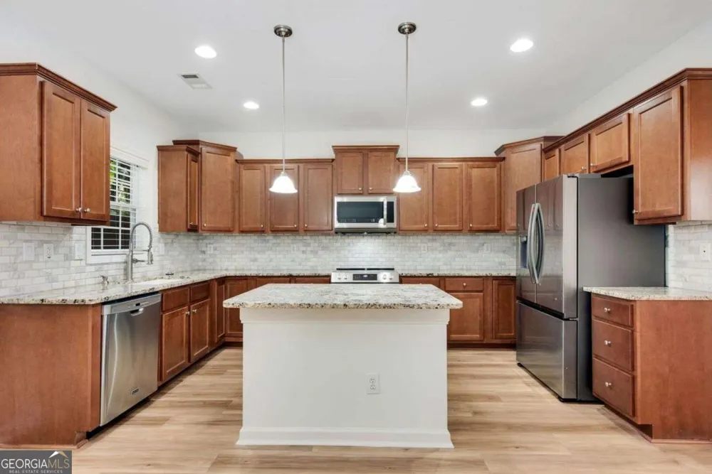 1806 Waters Edge TRL Roswell, GA 30075