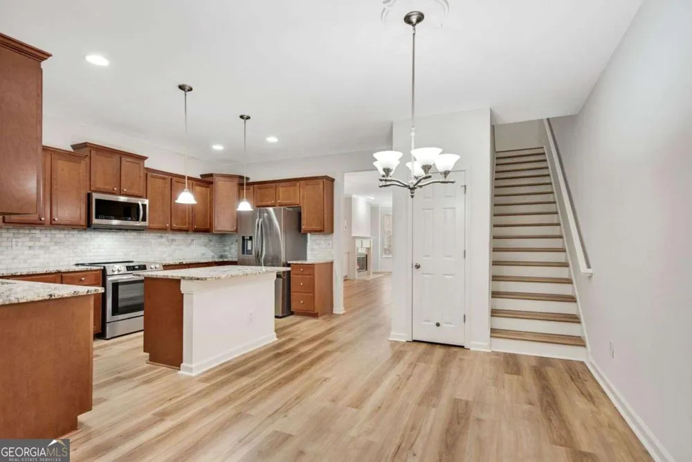 1806 Waters Edge TRL Roswell, GA 30075