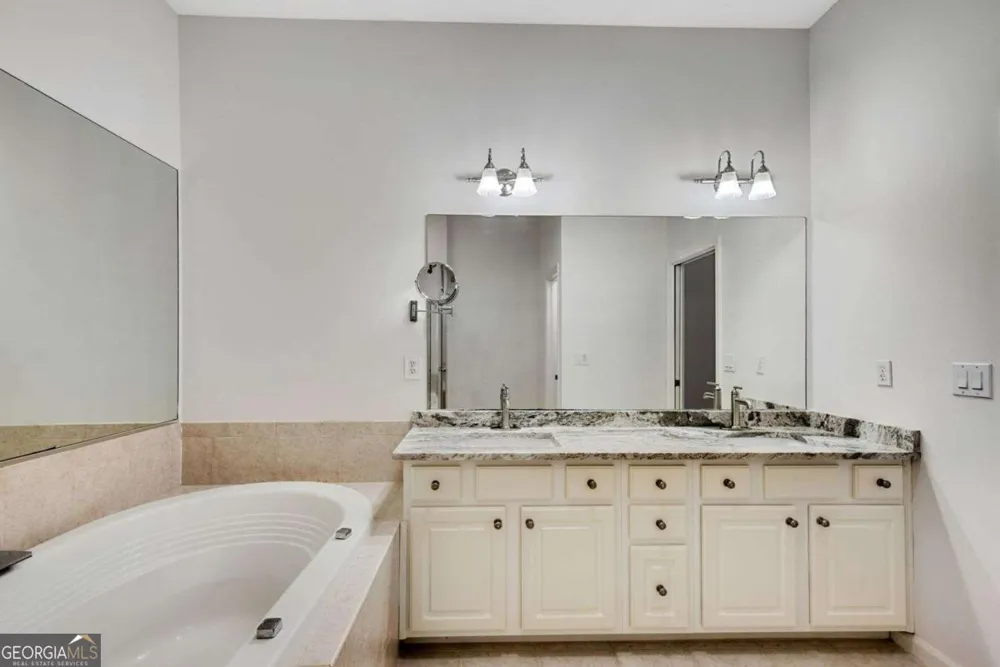 1806 Waters Edge TRL Roswell, GA 30075