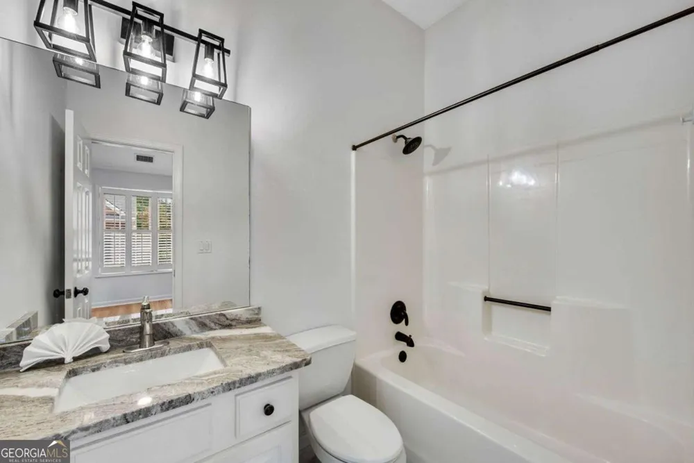 1806 Waters Edge TRL Roswell, GA 30075