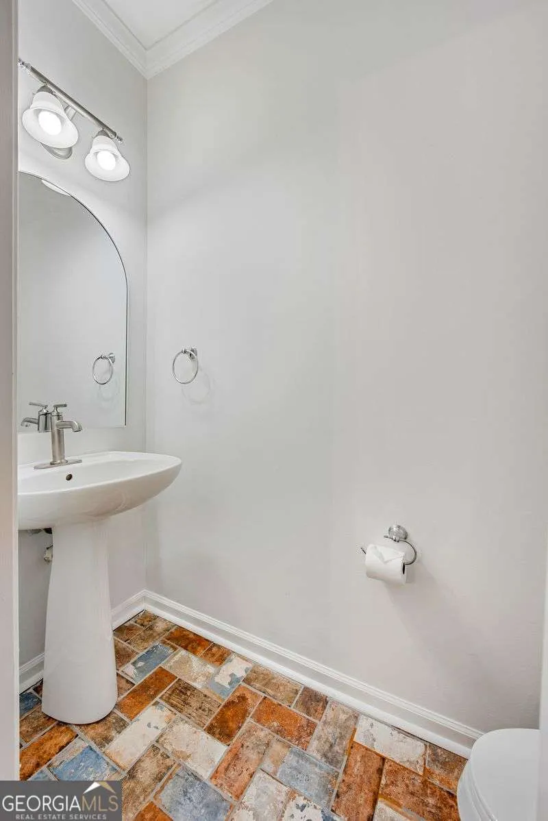 1806 Waters Edge TRL Roswell, GA 30075