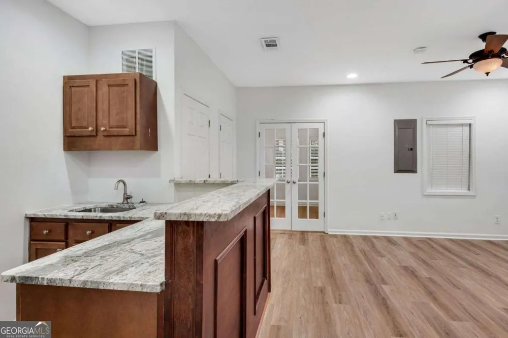 1806 Waters Edge TRL Roswell, GA 30075