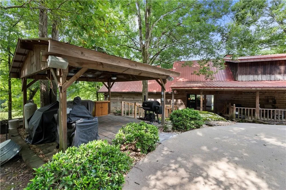 140 J R ROAD NE Cartersville, GA 30121