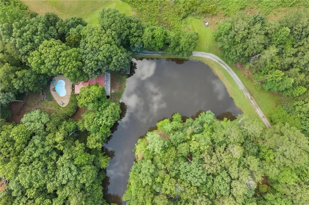 140 J R ROAD NE Cartersville, GA 30121