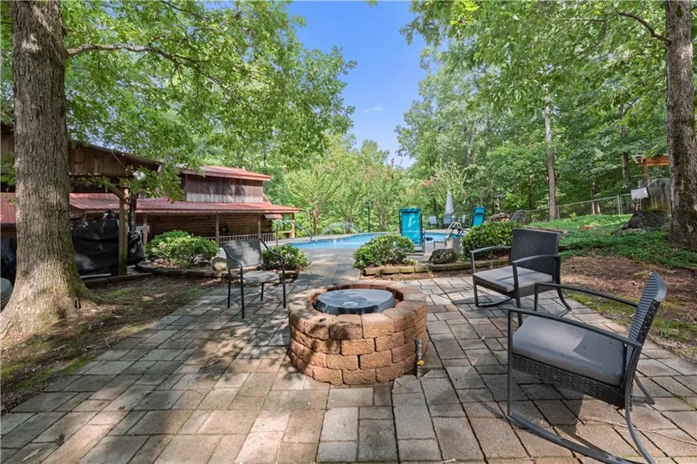 140 J R ROAD NE Cartersville, GA 30121