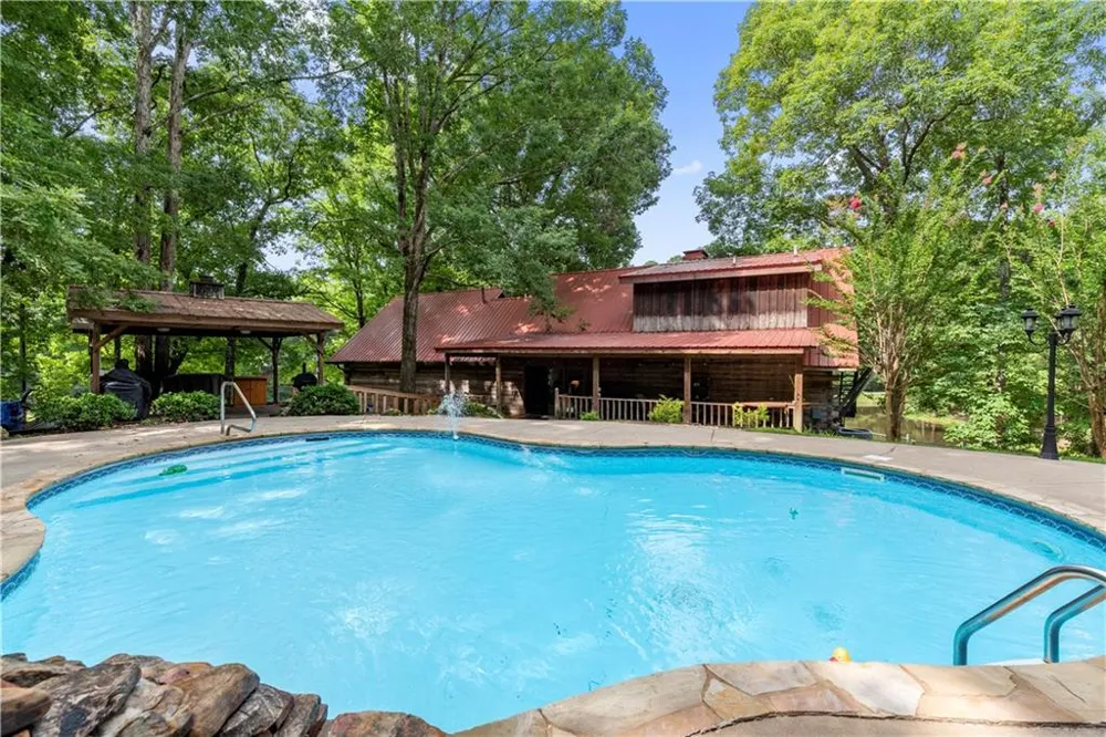 140 J R ROAD NE Cartersville, GA 30121