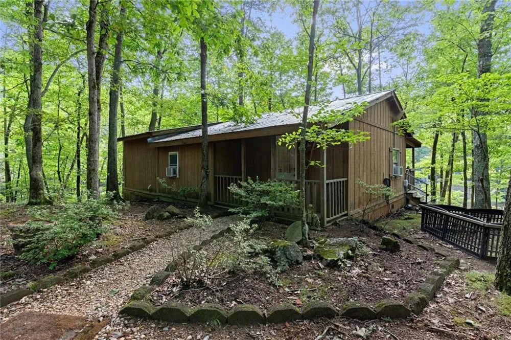 140 J R ROAD NE Cartersville, GA 30121