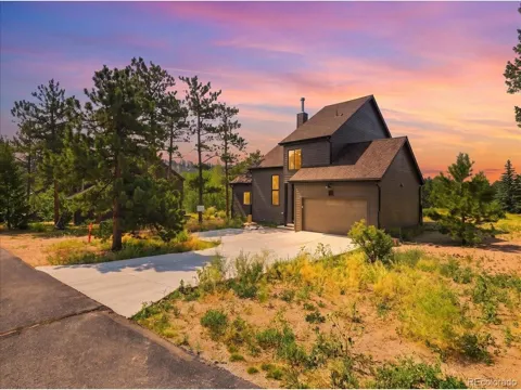 10 Three Lakes Court