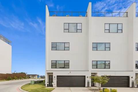 4948 Blaynes View