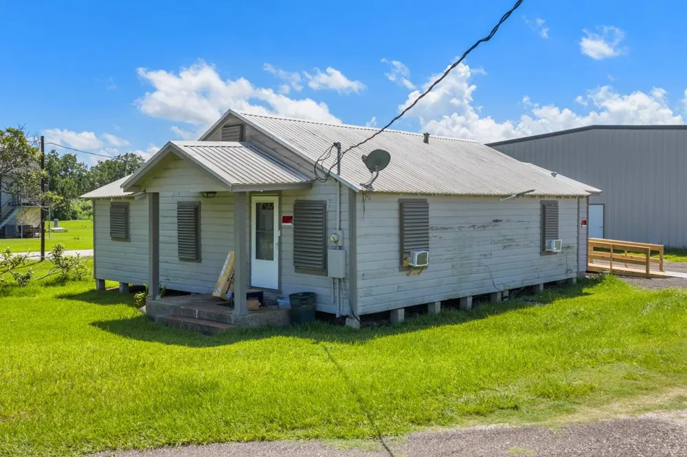 3706 Fm 646 Road Santa Fe, TX 77510