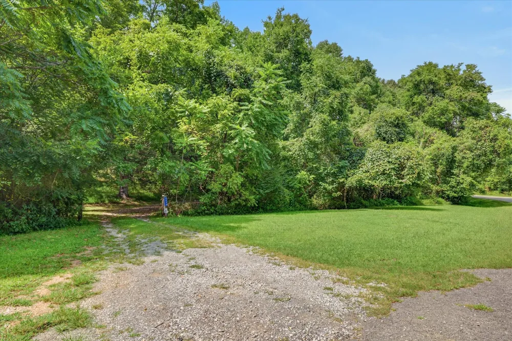 4036 Vernon Creek Rd Cunningham, TN 37052
