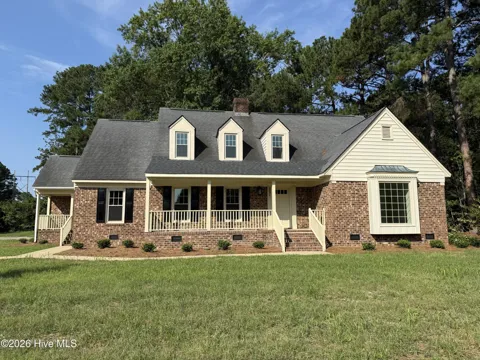 2207 Greenwich Lane NW