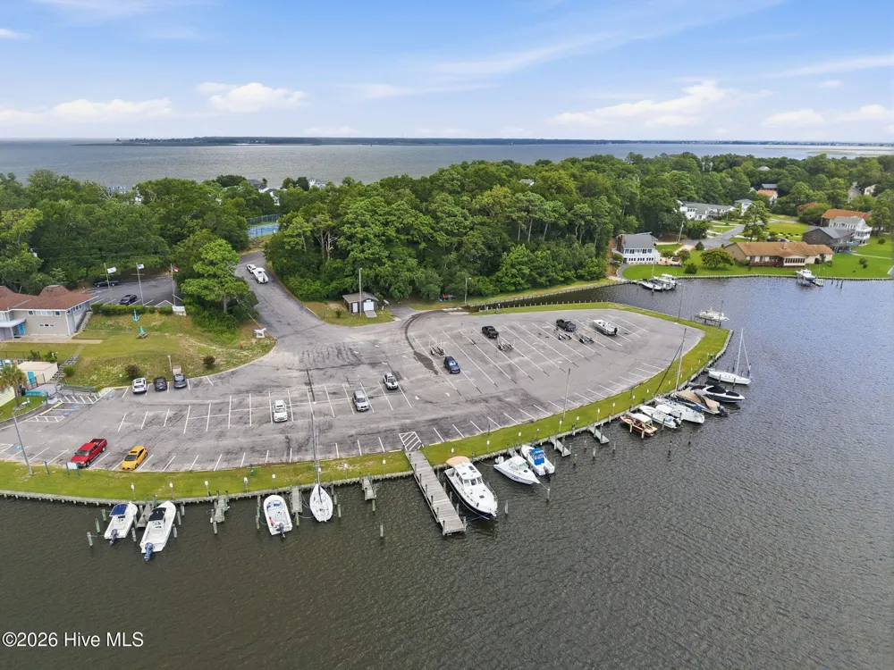 313 Sir Chandler Drive Kill Devil Hills, NC 27948