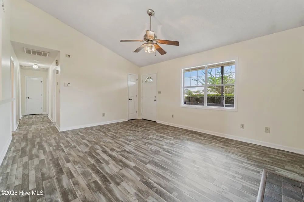 502 Nutfield Drive Hubert, NC 28539
