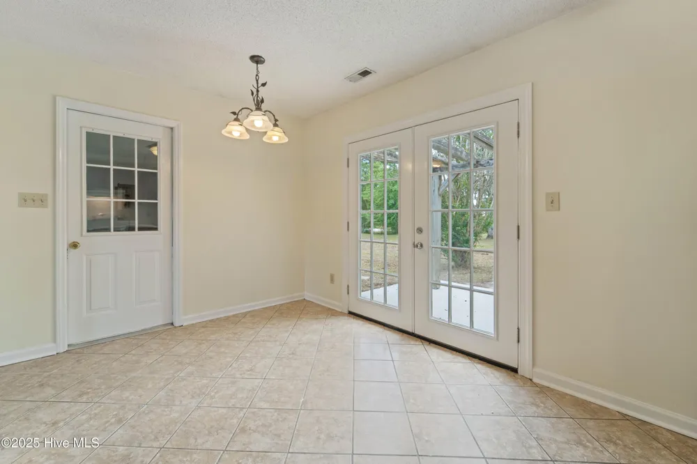 502 Nutfield Drive Hubert, NC 28539