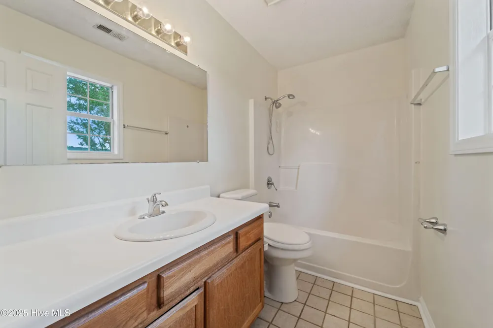 502 Nutfield Drive Hubert, NC 28539