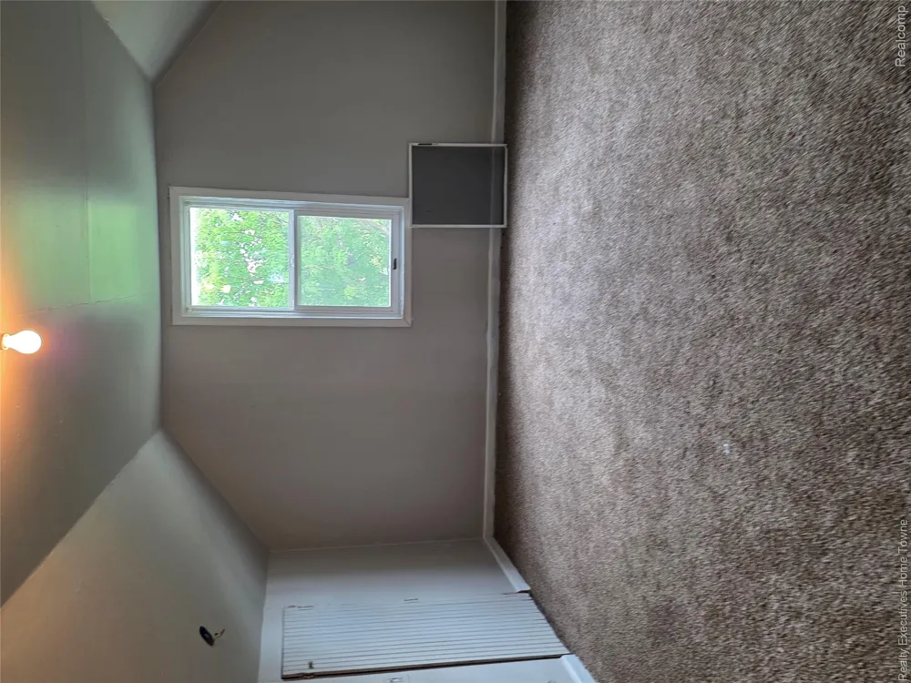 16409 Owen Avenue Eastpointe City, MI 48021