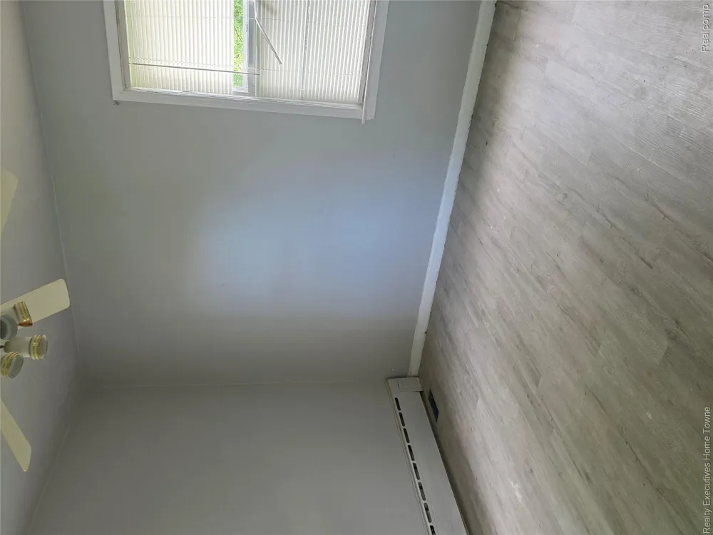 16409 Owen Avenue Eastpointe City, MI 48021