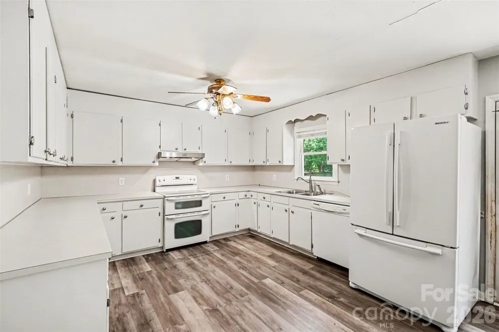 1751 Piney Road Hickory, NC 28602