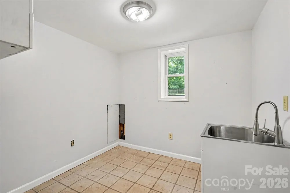 1751 Piney Road Hickory, NC 28602