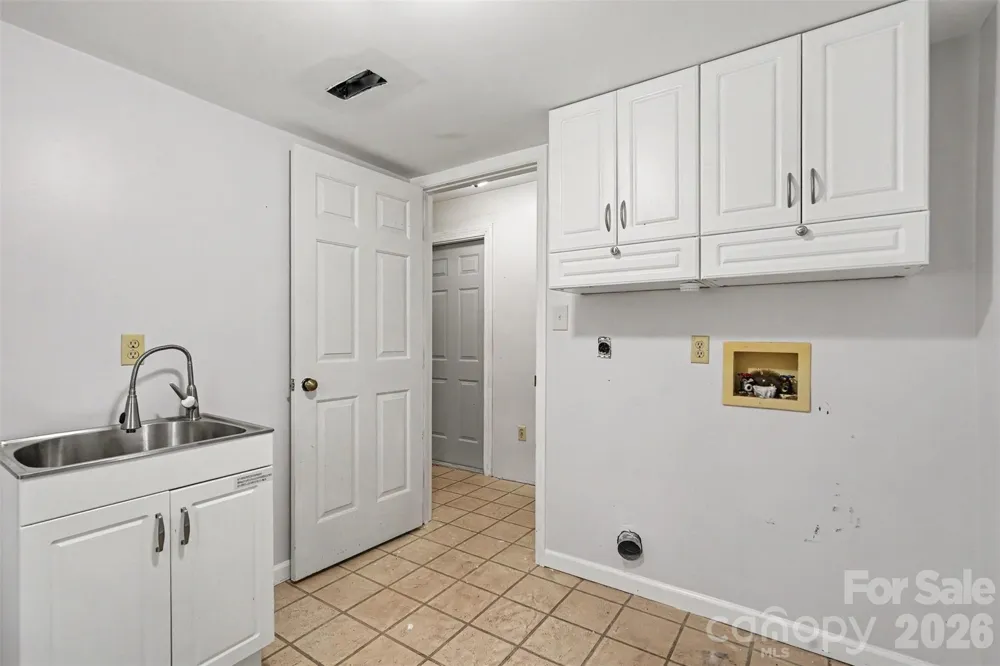 1751 Piney Road Hickory, NC 28602