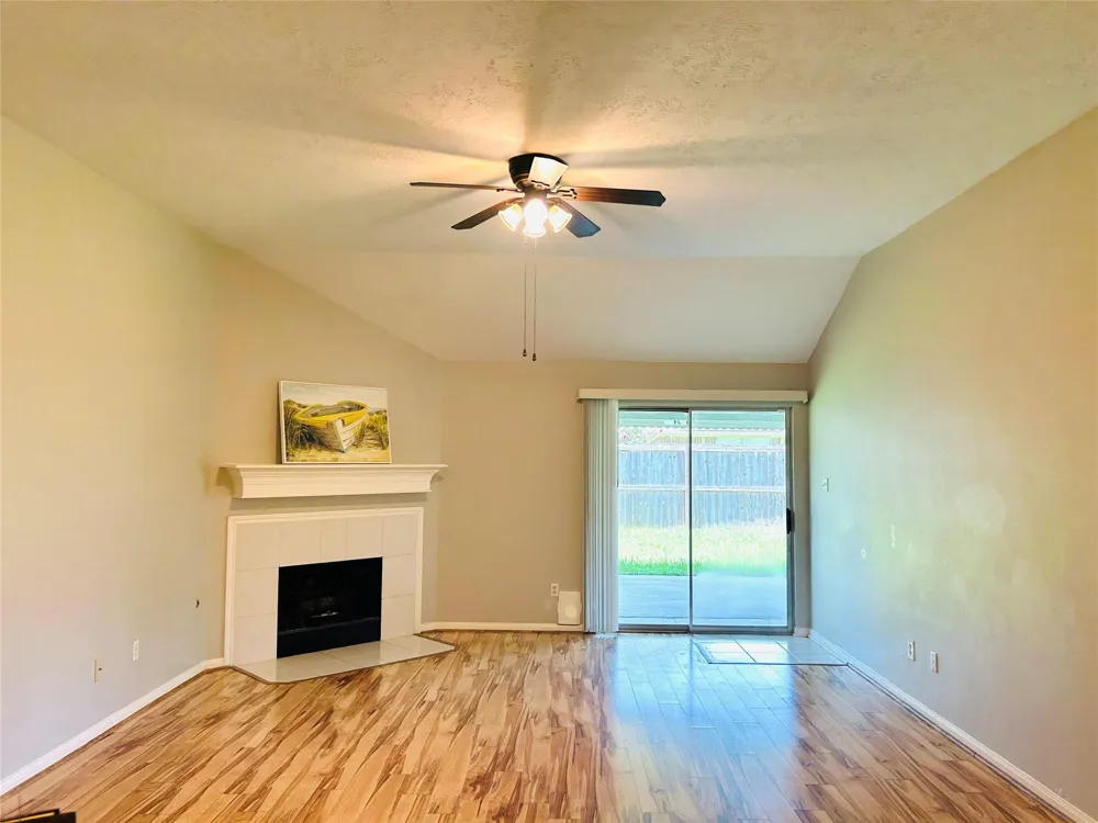 1404 Helmsley Drive Rosenberg, TX 77471