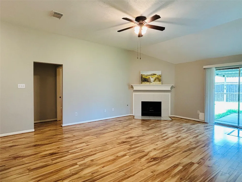 1404 Helmsley Drive Rosenberg, TX 77471