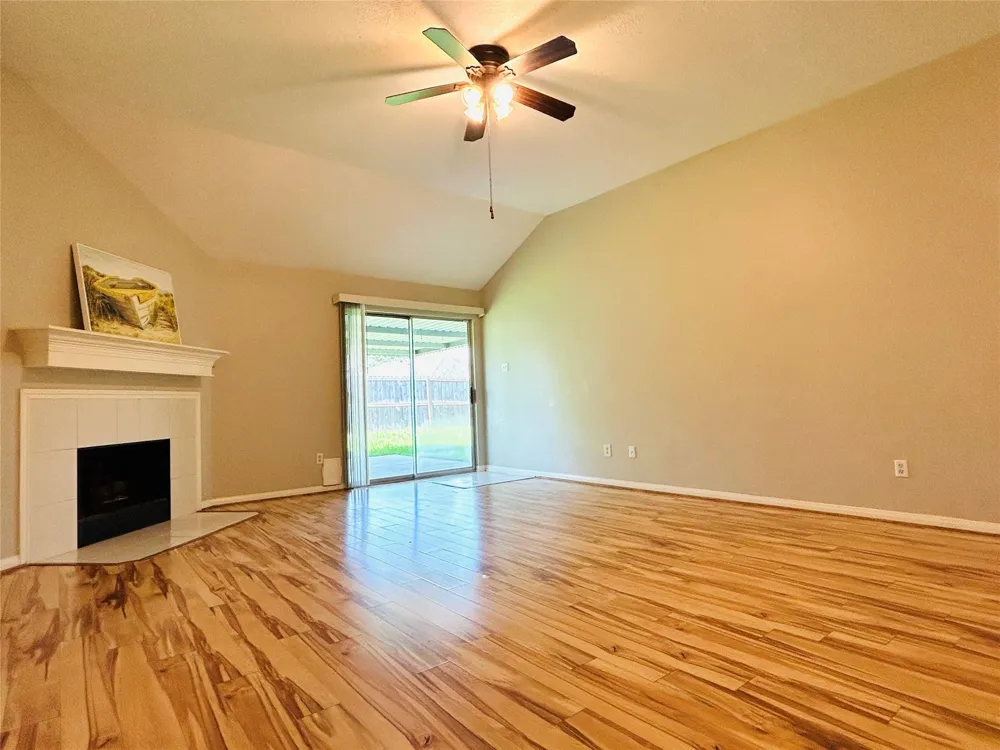 1404 Helmsley Drive Rosenberg, TX 77471