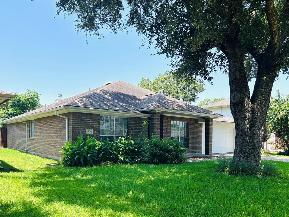 1404 Helmsley Drive Rosenberg, TX 77471