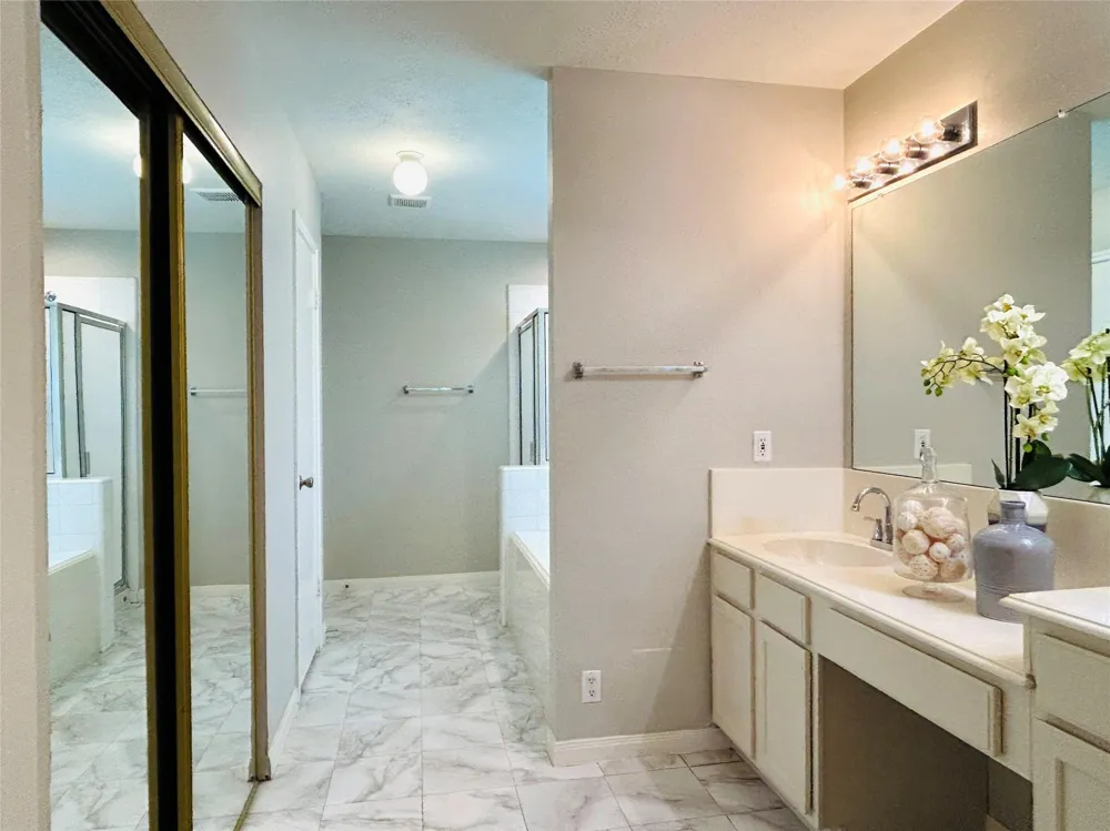 1404 Helmsley Drive Rosenberg, TX 77471