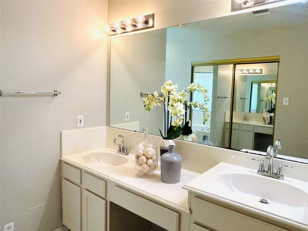 1404 Helmsley Drive Rosenberg, TX 77471