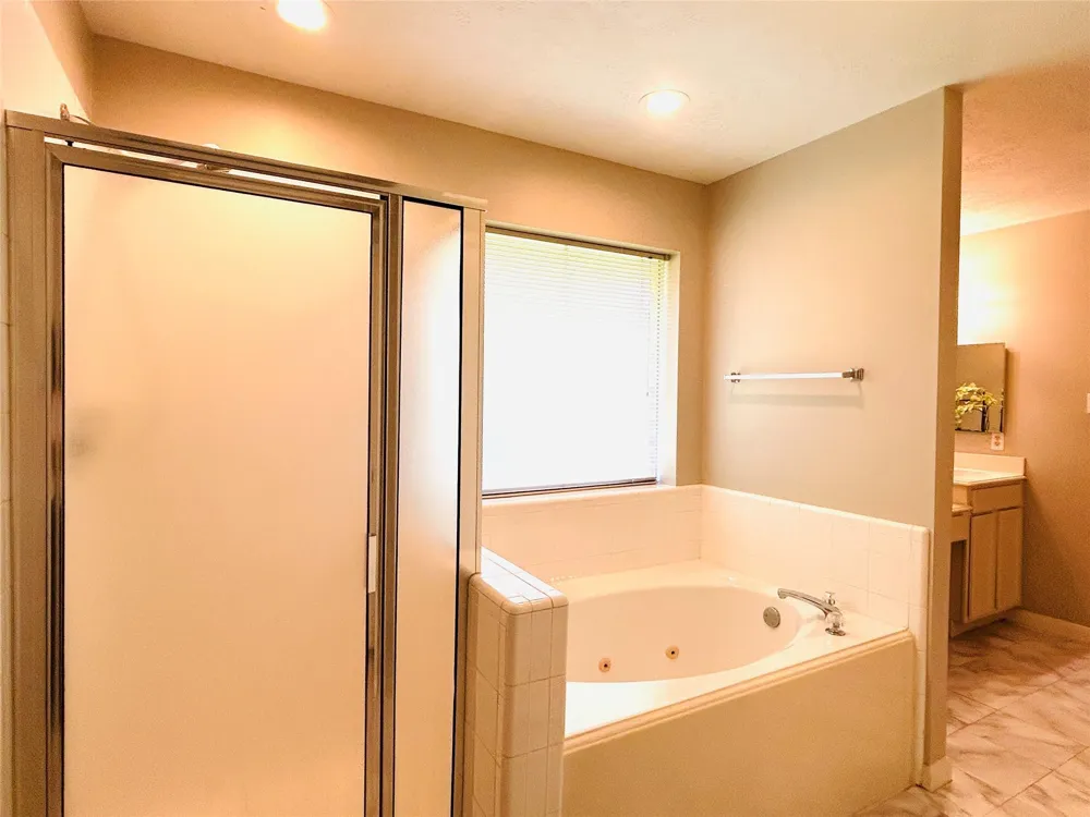 1404 Helmsley Drive Rosenberg, TX 77471