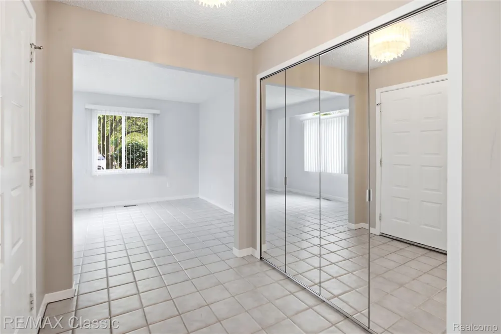 7413 Tall Timbers #178 West Bloomfield Charter Township, MI 48322