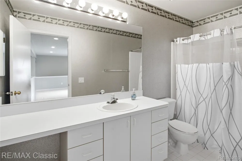 7413 Tall Timbers #178 West Bloomfield Charter Township, MI 48322