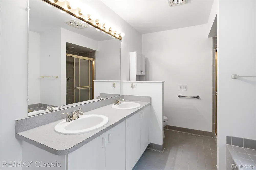 7413 Tall Timbers #178 West Bloomfield Charter Township, MI 48322