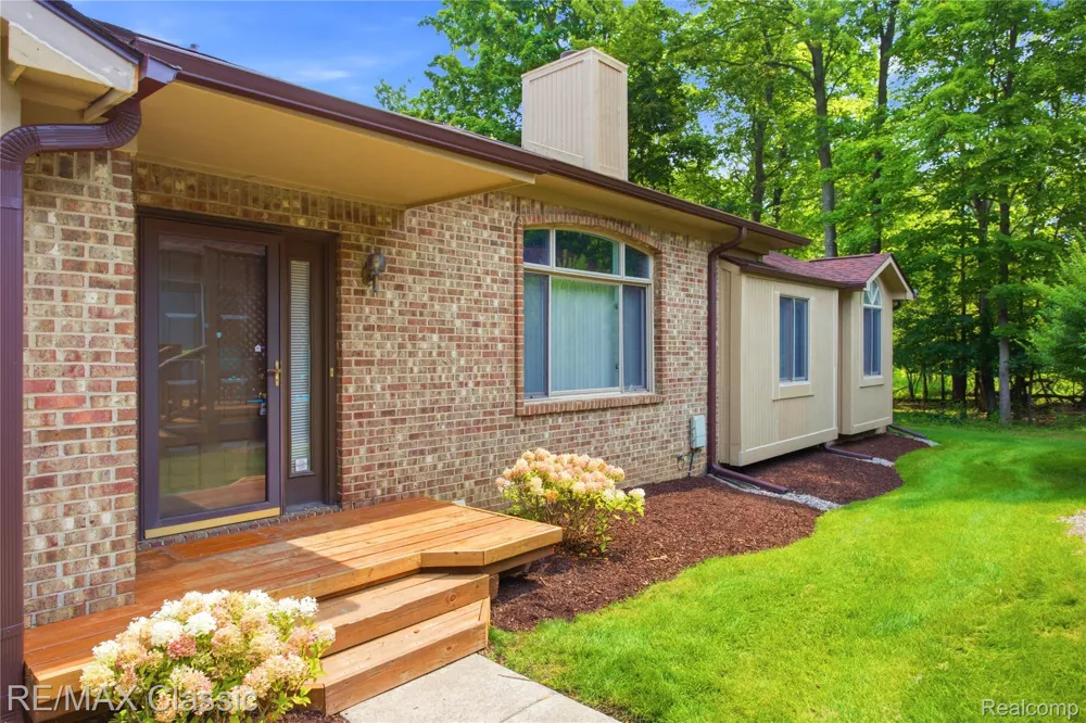 7413 Tall Timbers #178 West Bloomfield Charter Township, MI 48322