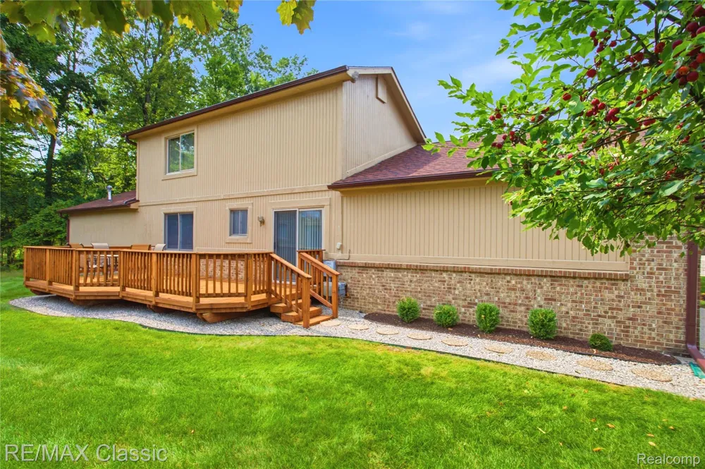 7413 Tall Timbers #178 West Bloomfield Charter Township, MI 48322