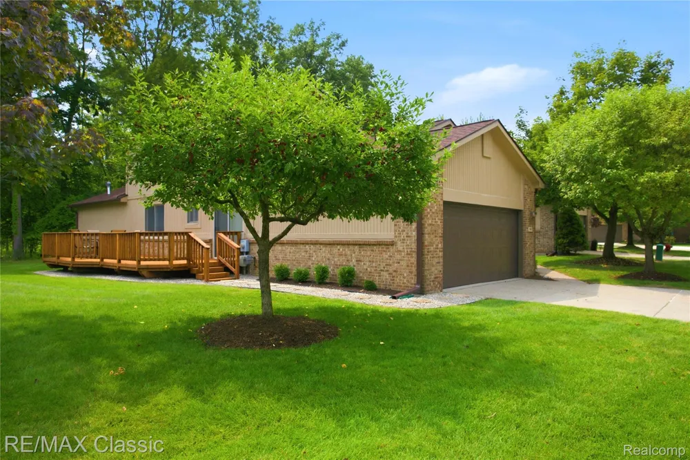 7413 Tall Timbers #178 West Bloomfield Charter Township, MI 48322