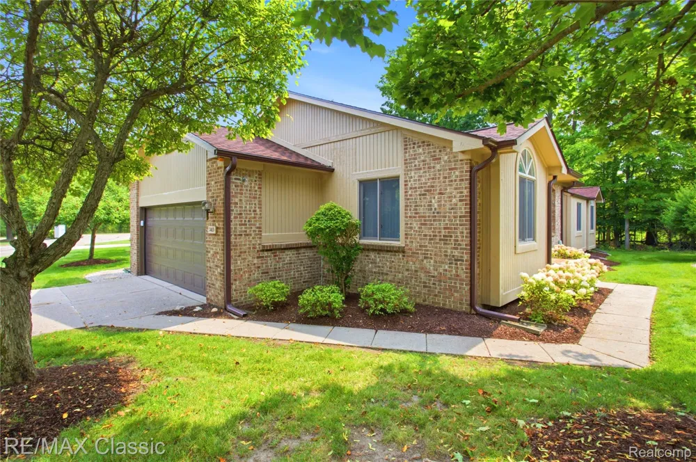 7413 Tall Timbers #178 West Bloomfield Charter Township, MI 48322