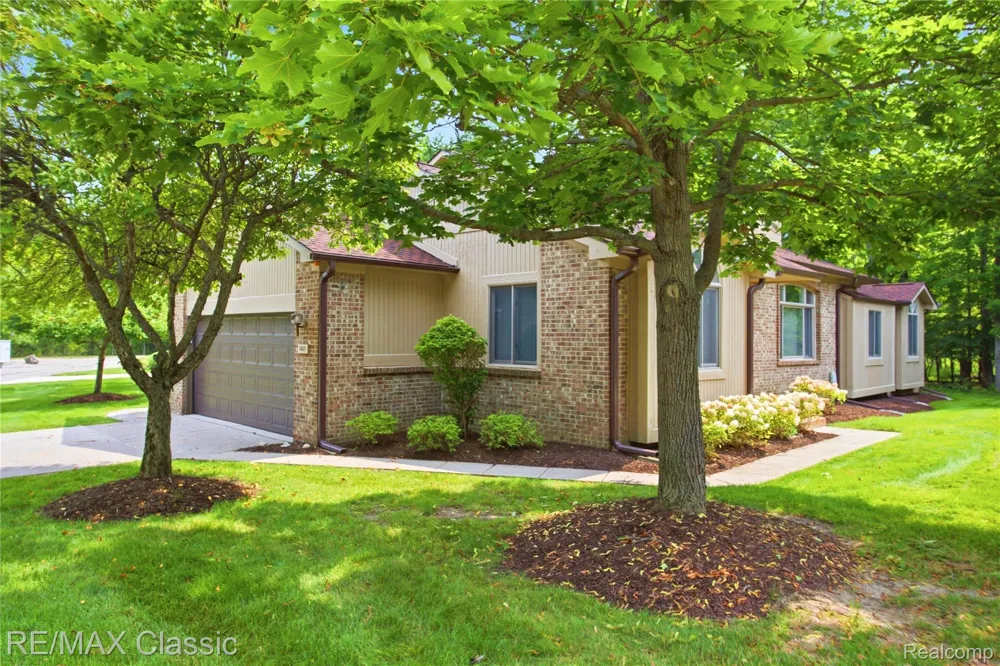 7413 Tall Timbers #178 West Bloomfield Charter Township, MI 48322