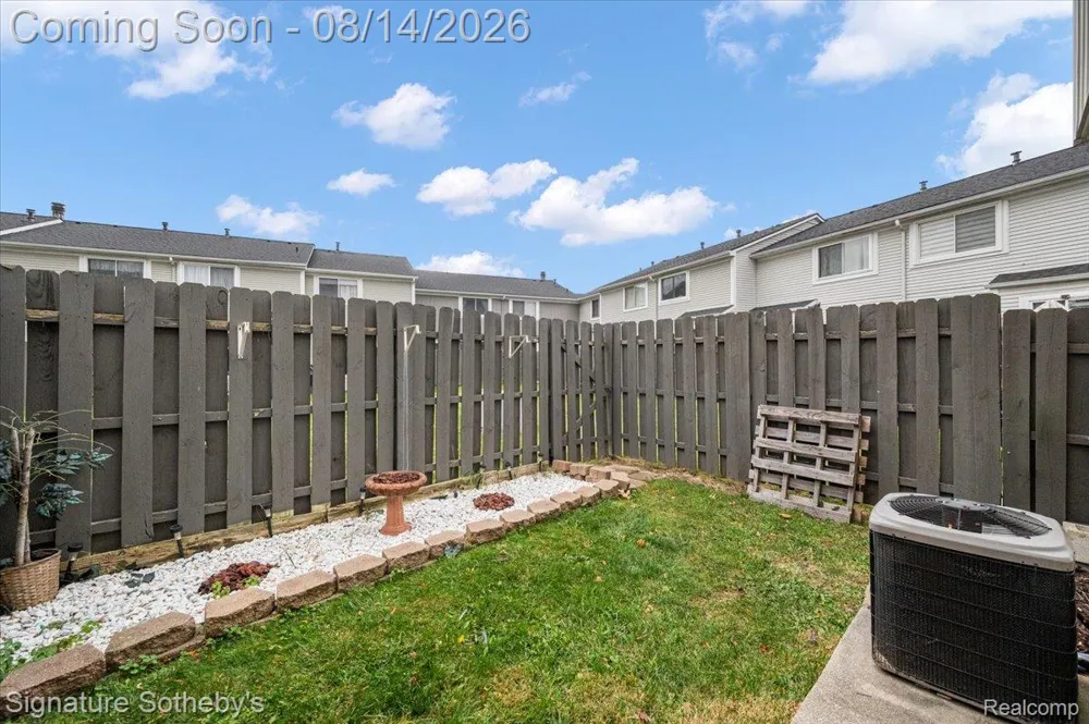 36702 Park Place Drive Sterling Heights City, MI 48310