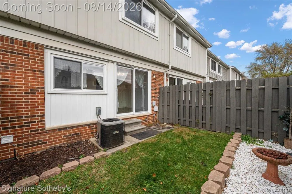 36702 Park Place Drive Sterling Heights City, MI 48310