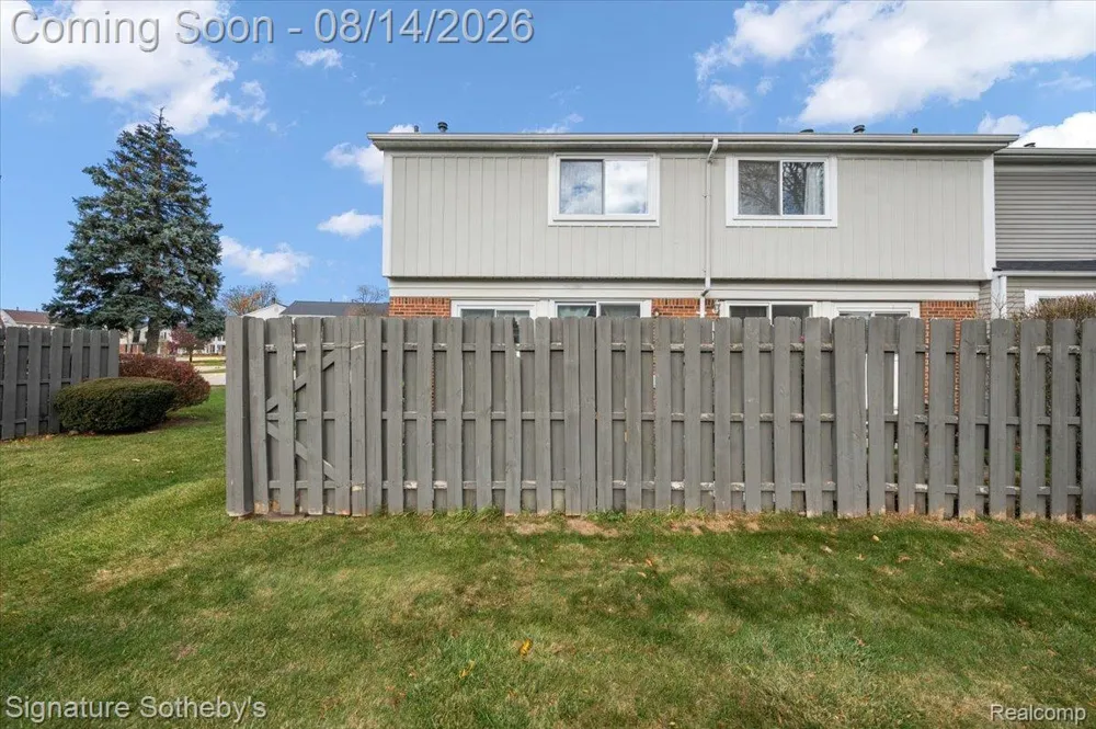36702 Park Place Drive Sterling Heights City, MI 48310