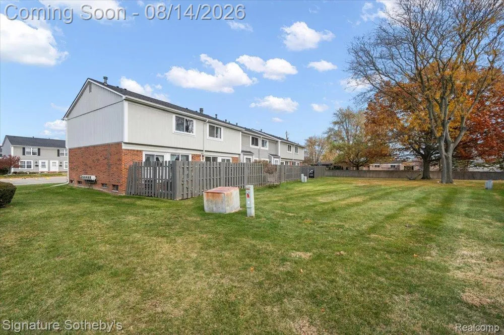 36702 Park Place Drive Sterling Heights City, MI 48310