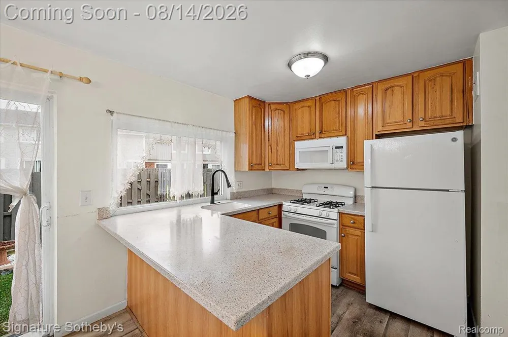 36702 Park Place Drive Sterling Heights City, MI 48310