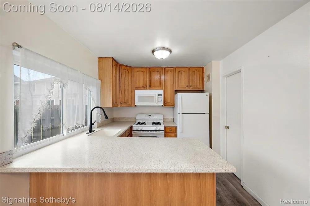 36702 Park Place Drive Sterling Heights City, MI 48310