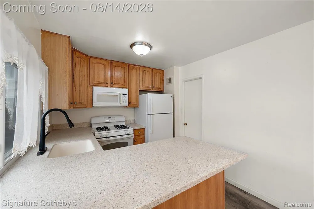 36702 Park Place Drive Sterling Heights City, MI 48310